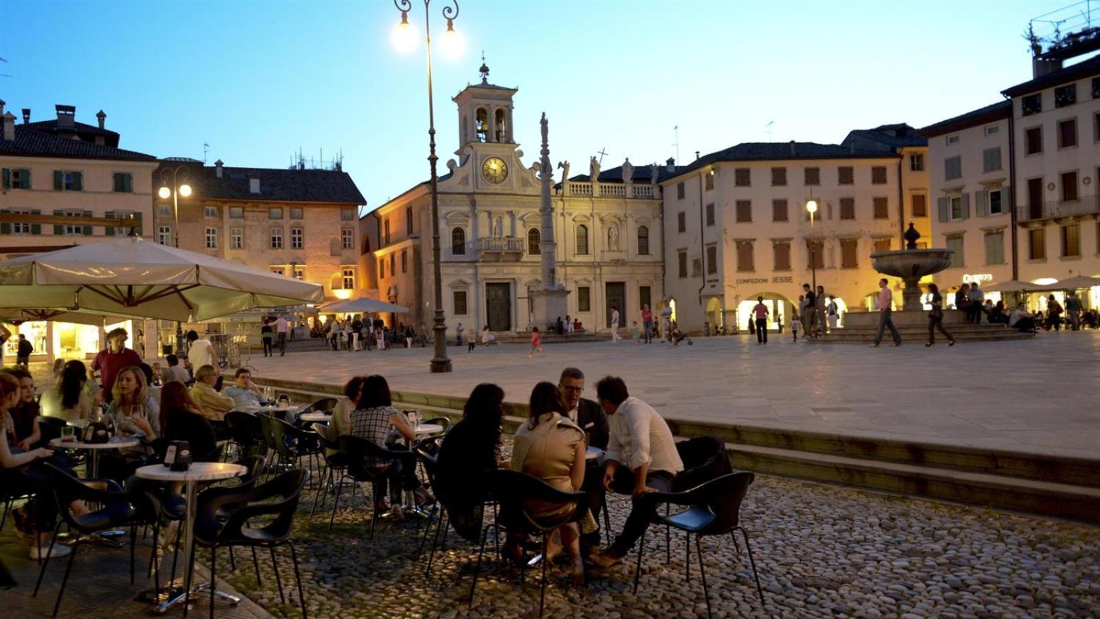 Ferienwohnung Ampio Trilocale A Udine Centro Exterior foto